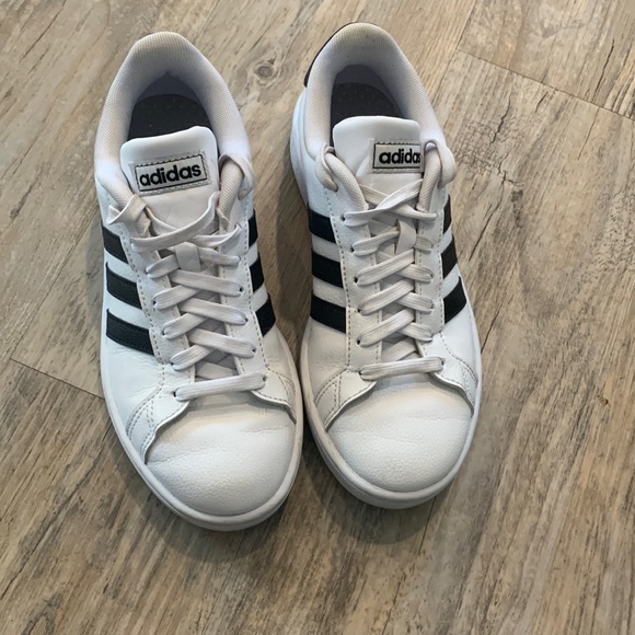 Adidas cloud foam comfort tennis shoes size 6